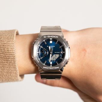 G-SHOCK GM-2110D-2B: 1 Eleganza in Acciaio e Blu | Gioielleria Urbinati G-SHOCK GM-2110D-2B: 1 Eleganza in Acciaio e Blu | Gioielleria Urbinati