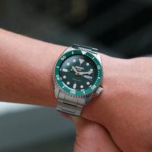 Load image into Gallery viewer, Seiko 5 SRPD63K Automatic Stainless Steel Watch